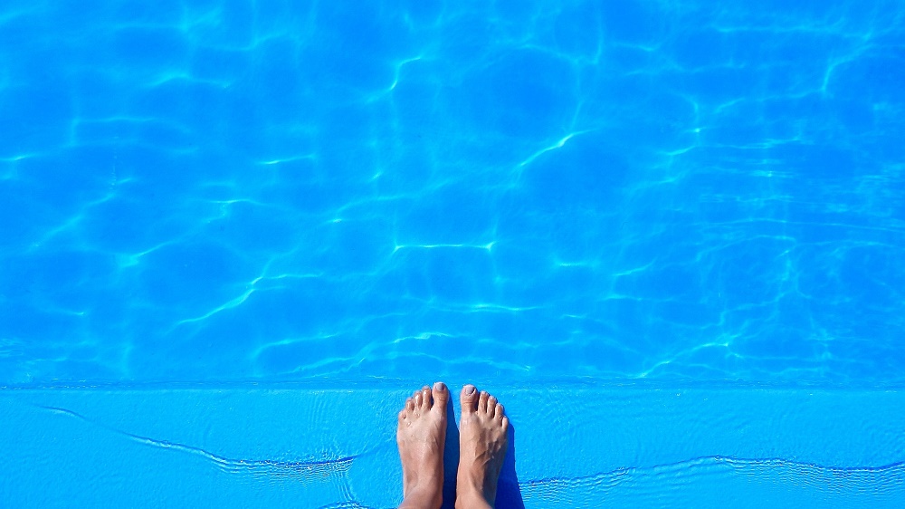 Deja tu piscina impecable con el limpiador de orillas KLARAN LIMPIA BORDES