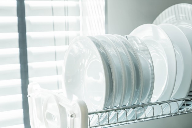 Detergente lavavajillas manual la alternativa al lavado a máquina.