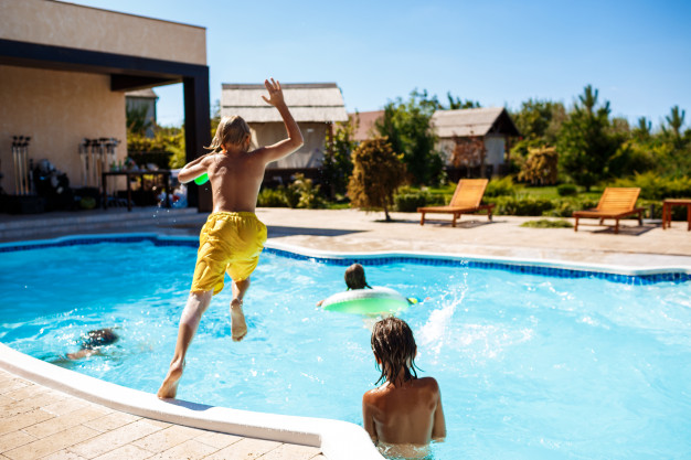 ¿Qué puede hacer un floculante por tu piscina?