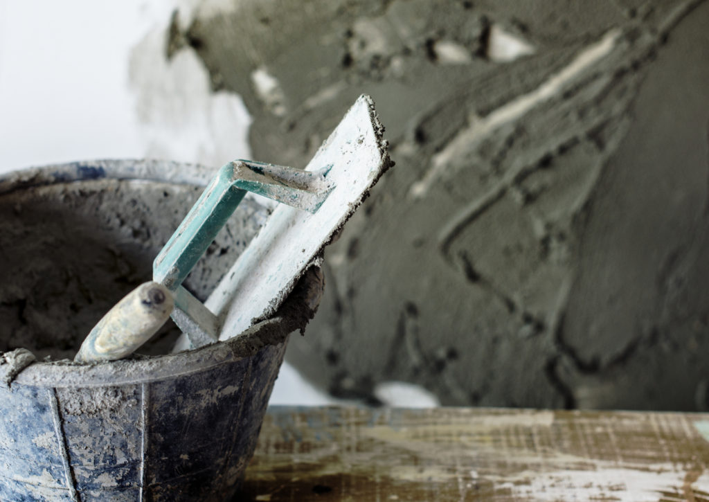 ¿Cómo limpiar residuos calcáreos, como cemento tras una obra? 0